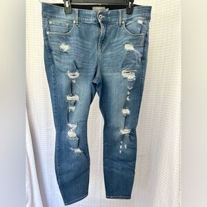 Bombshell Torrid distressed skinny jeans